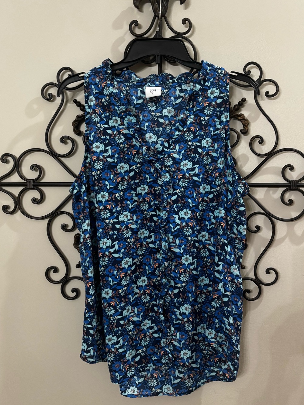 CABI  women’s sleeveless top size large